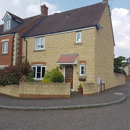 Siobhan'S Abode 2 Deluxe Doubles N Large Single No Pets Swindon Exterior photo