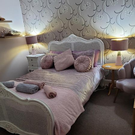 Siobhan'S Abode 2 Deluxe Doubles N Large Single No Pets Swindon Exterior photo