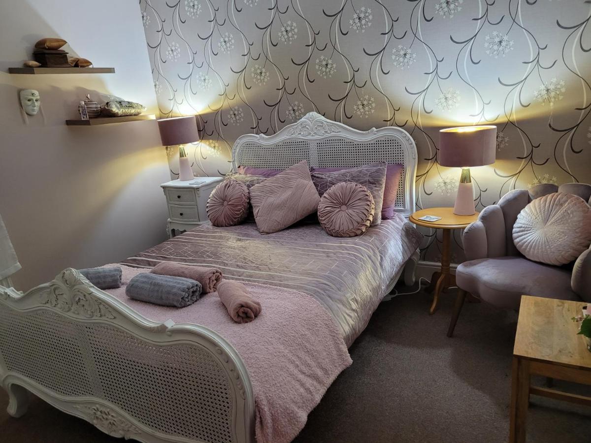 Siobhan'S Abode 2 Deluxe Doubles N Large Single No Pets Swindon Exterior photo